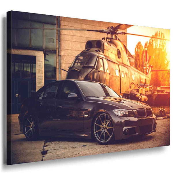 BMW E90 mit Hubschrauber – Leinwandbild in Schwarz | AK Art Auto-Kunstwerk