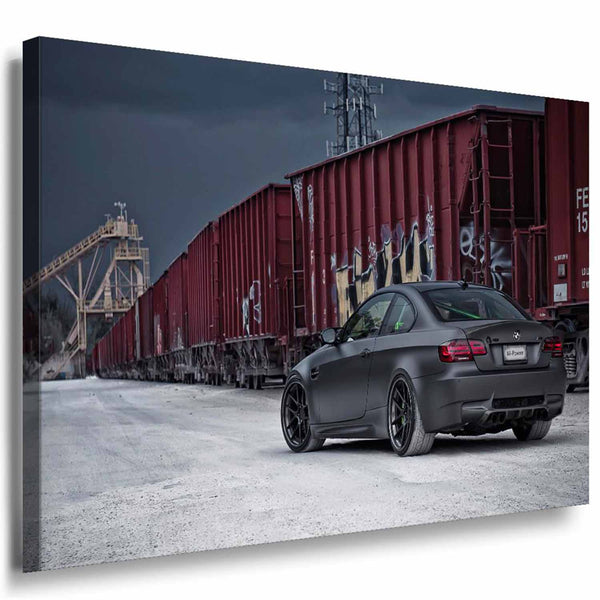 BMW M3 vor Zug – Urbanes Leinwandbild im Schnee-Look | AK Art Auto-Kunstdruck