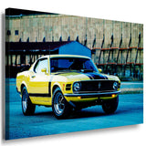 Ford Mustang Leinwandbild – Gelber Boss 302 vor Industriehalle | AK ART Auto Wandbild