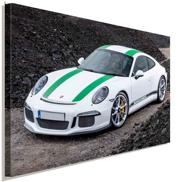 Porsche GT3 Leinwandbild – Weißer Sportwagen mit grünen Akzenten vor Vulkanlandschaft | AK ART Auto Wandbild XXL
