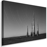 Abstraktes Bauwerk Leinwandbild – Sternenhimmel & Spiren in Schwarz-Weiß | AK ART Kunstdruck Mehrfarbig XXL