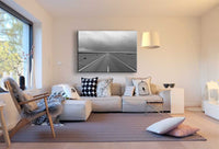 Route durch Death Valley Leinwandbild – Monochrome Highway-Stille | AK ART Landschaftsbild XXL