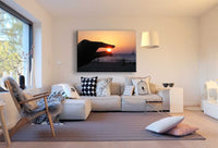 Sonne in der Hand Leinwandbild – Magischer Sonnenuntergang am Strand | AK ART Wandbild XXL